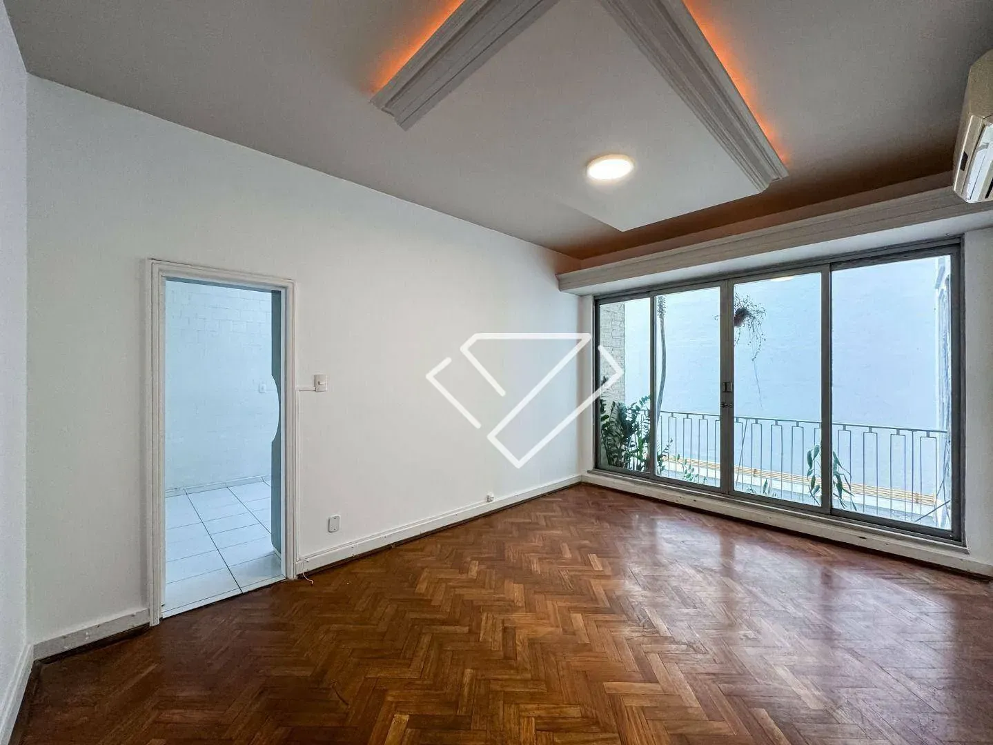 Home office in a 3-bedroom apartment, 189 m² — photo 17