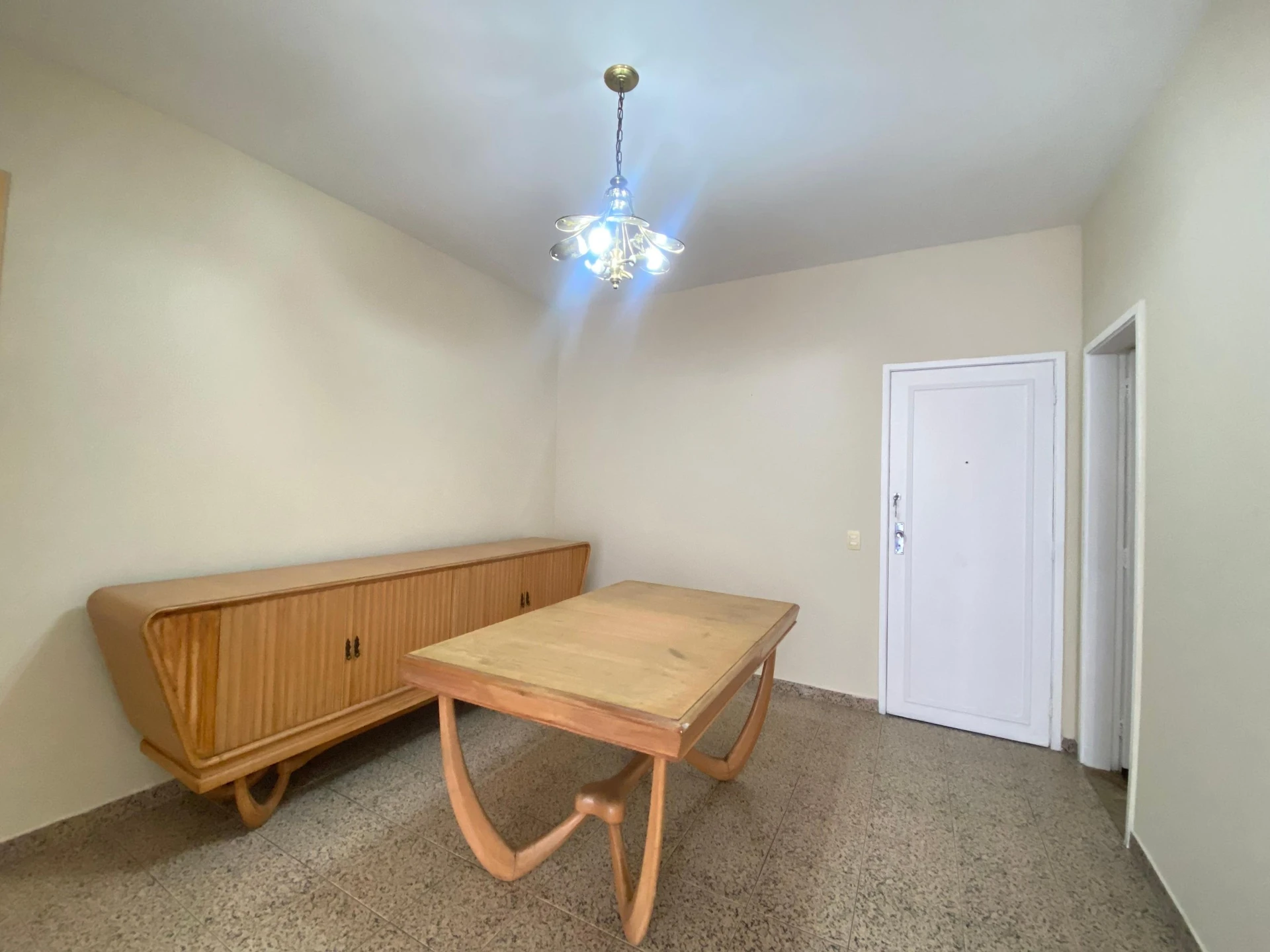 Орендна квартира з 3 спальнями та балконом — photo 34