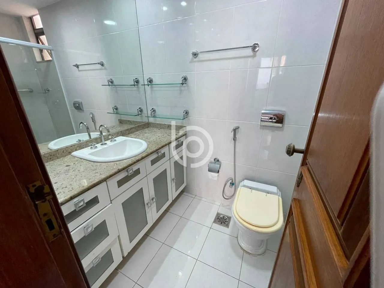 Rental apartment with 4 bedrooms and 4 bathrooms — photo 10
