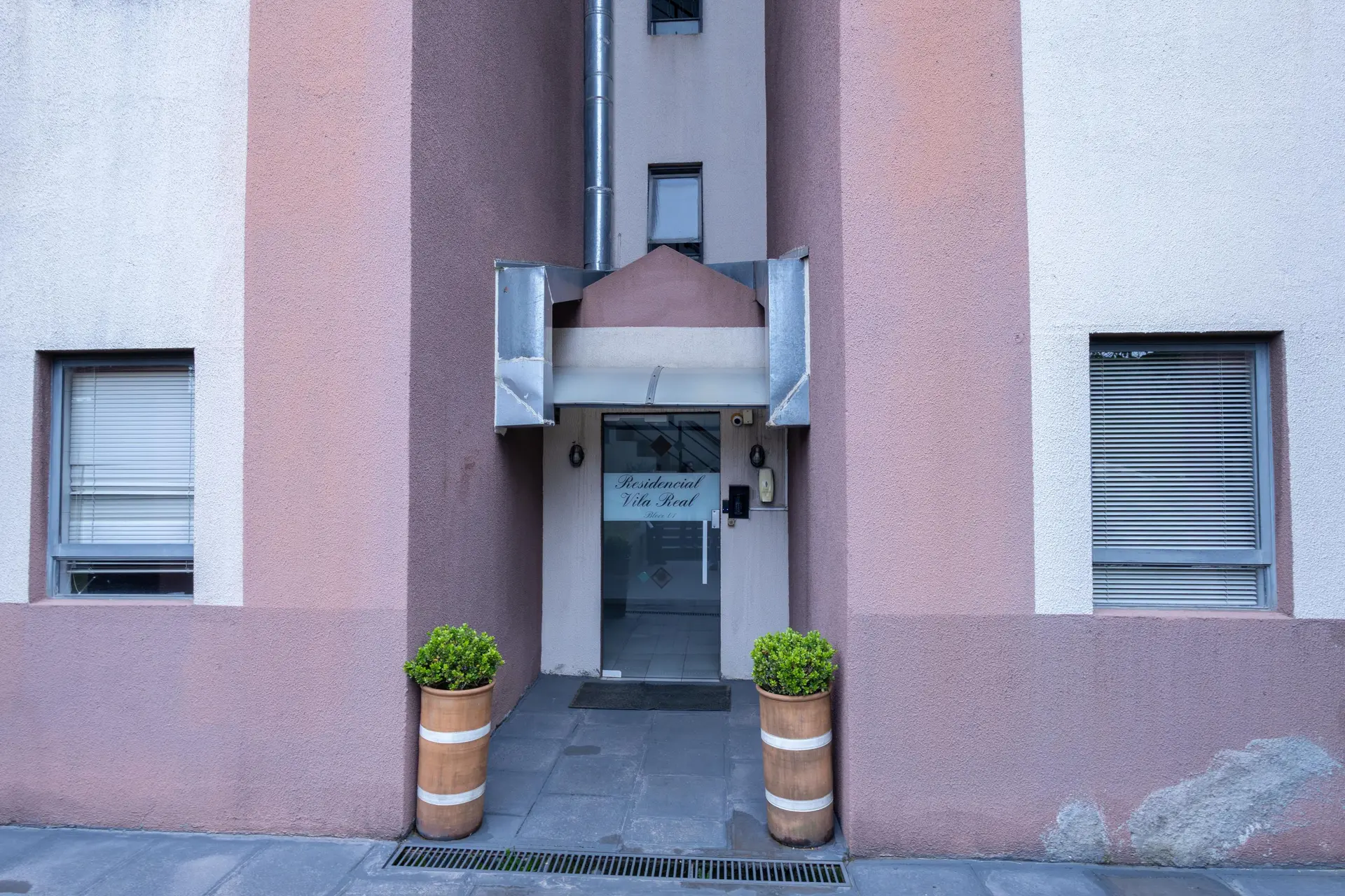 Washing machine in a 3-bedroom apartment, 53 m² — photo 27