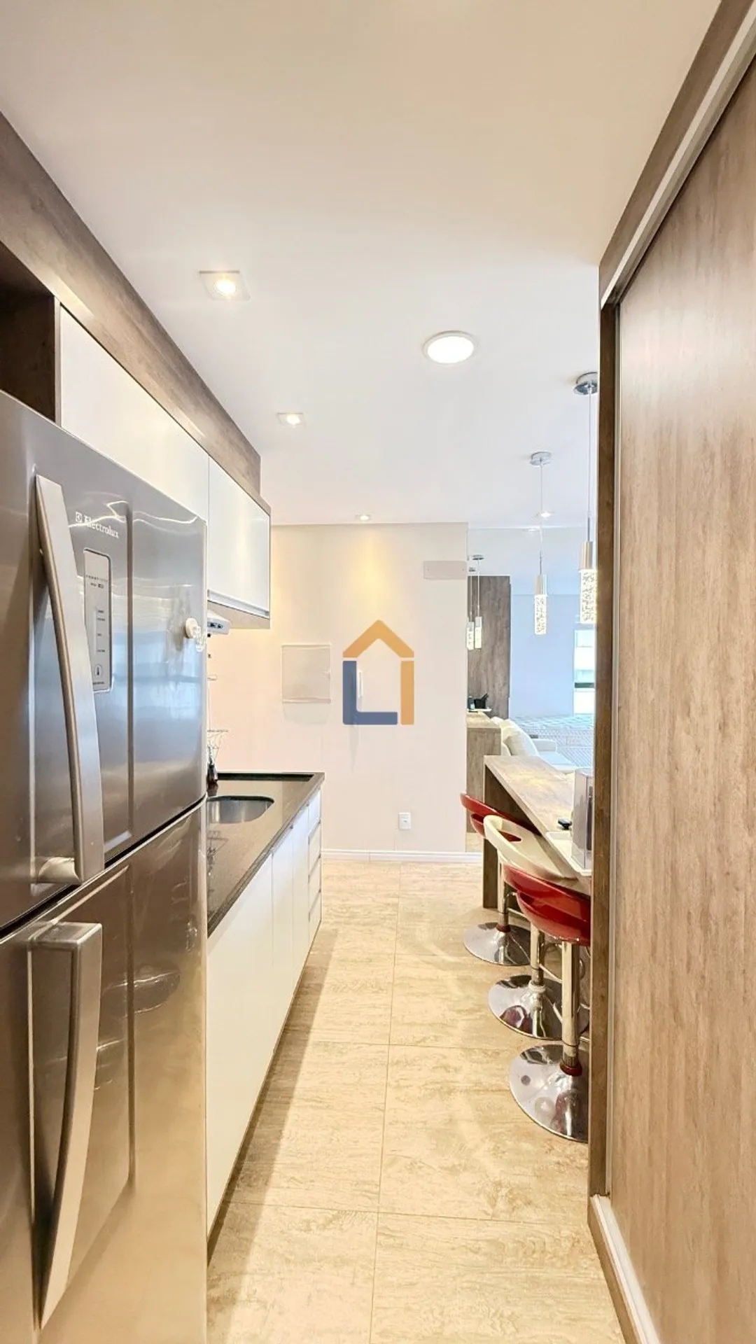 One-bedroom apartment with a dryer — photo 14