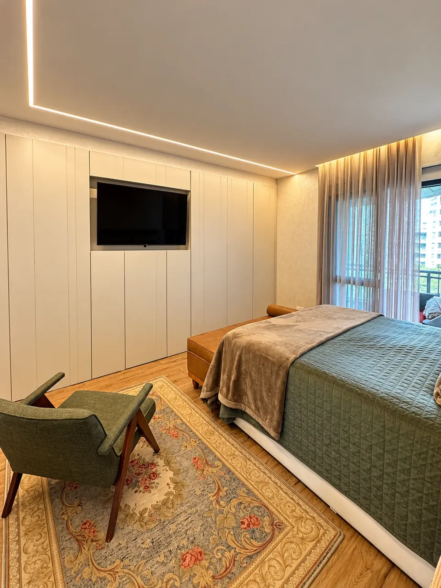 Вид на воду и 4 спальни: квартира 240 м² — photo 9