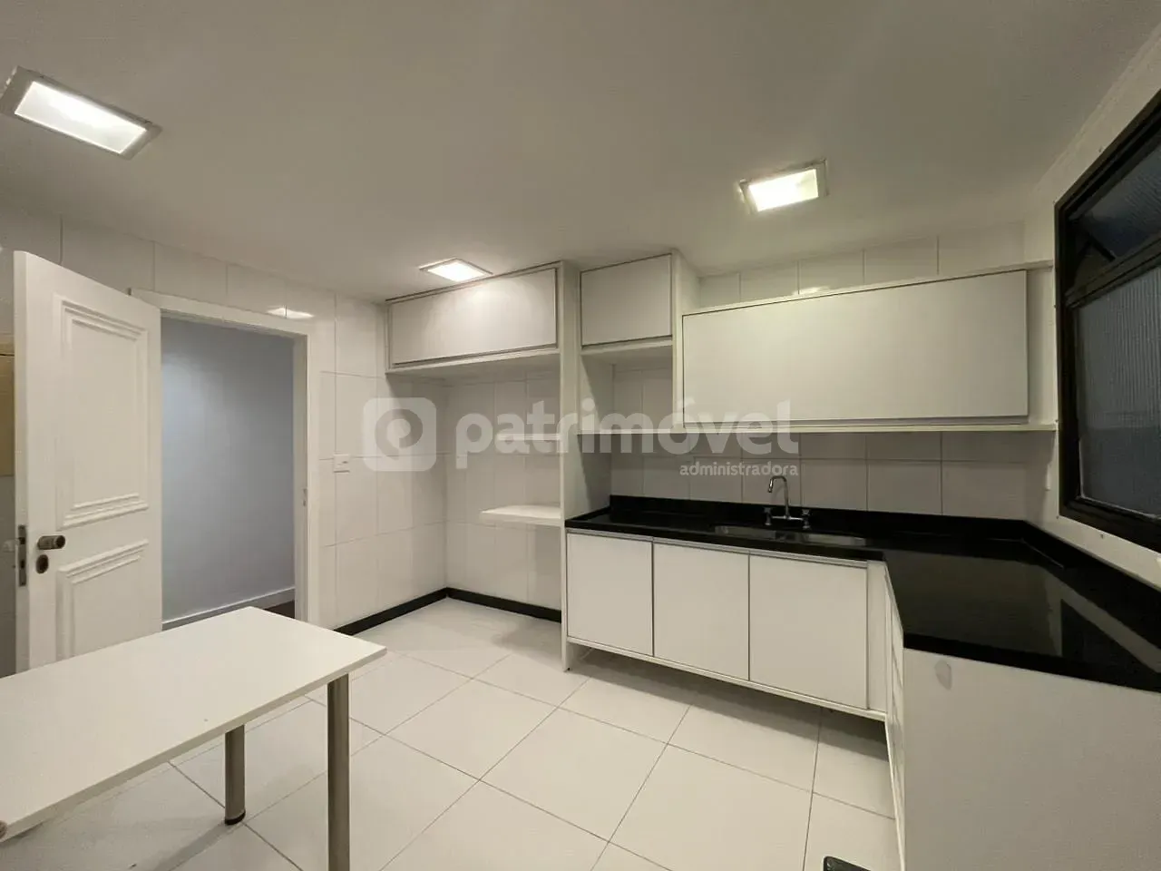4-bedroom apartment with pool and 3 parking spaces — photo 47