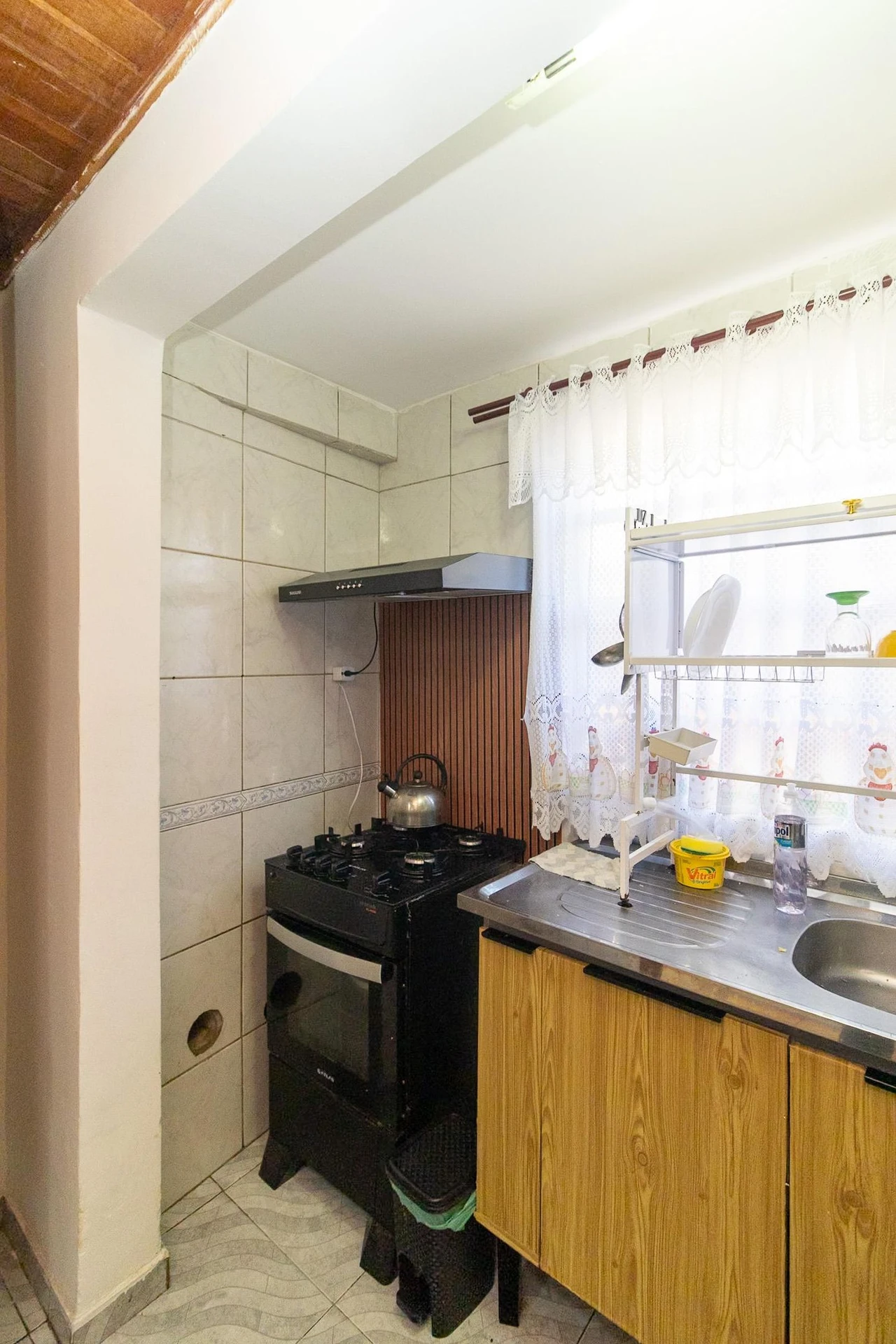Furnished 4-bedroom apartment with balcony and desk area — photo 8