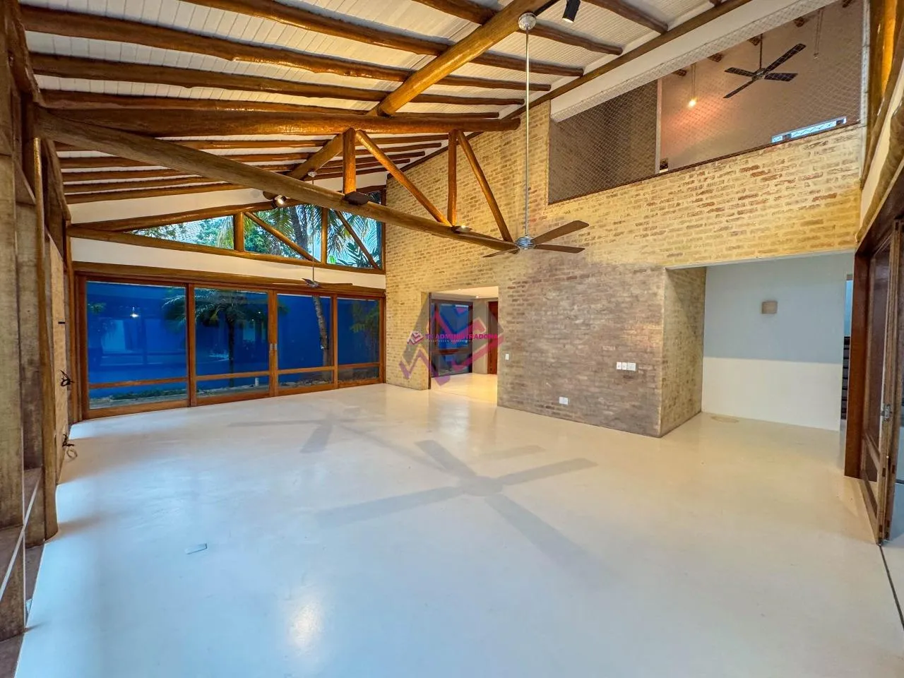 600 m² house with 4 bedrooms and a closed kitchen — photo 8
