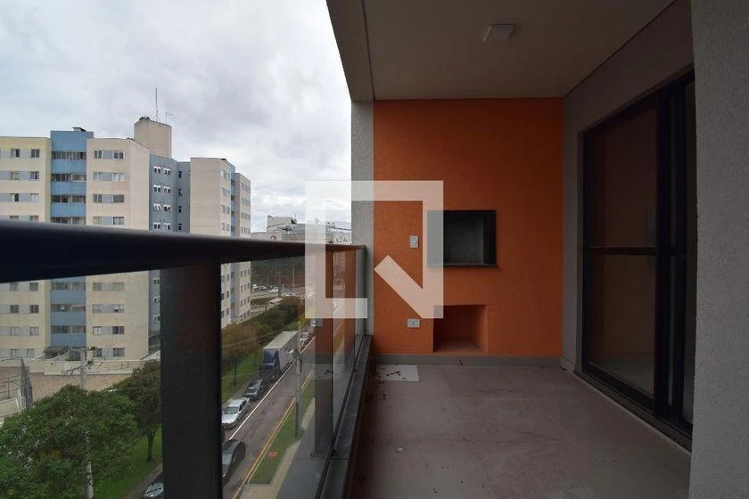3-bedroom apartment in a building with a gym