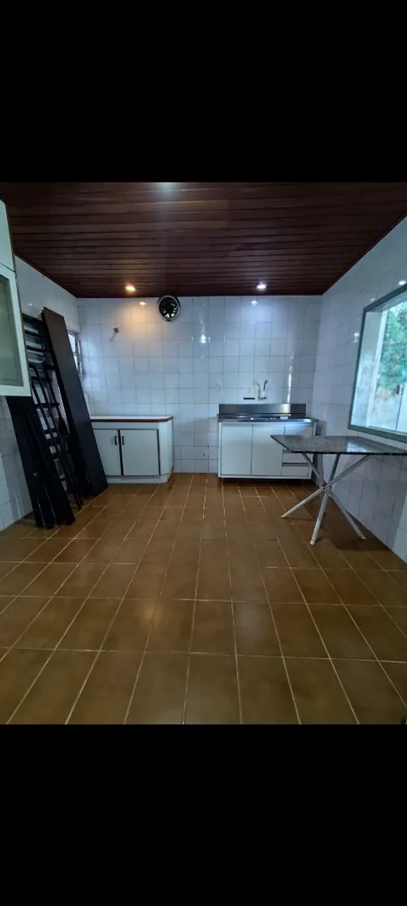 Casa para alugar com 4 quartos e 2 banheiros