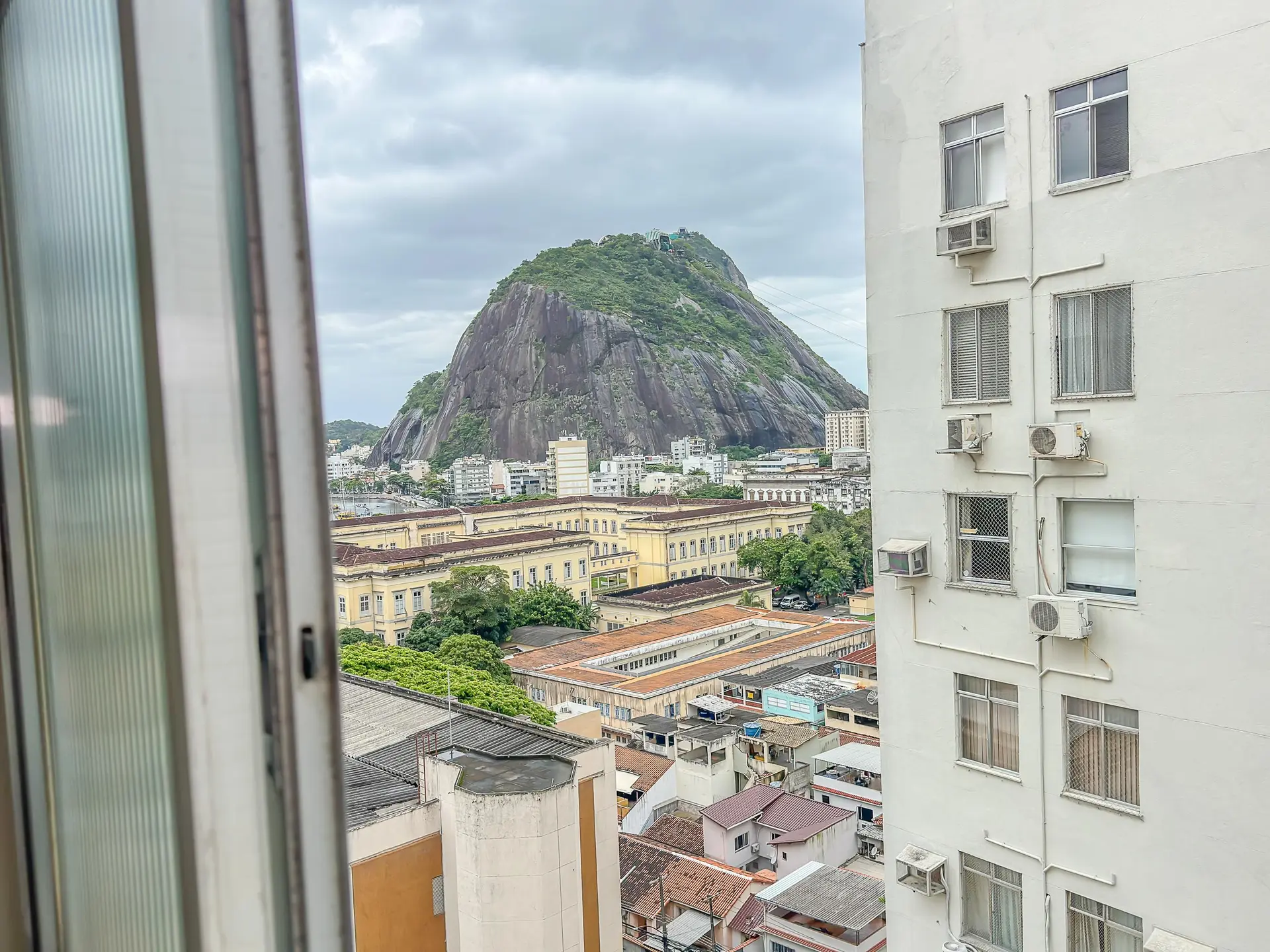 2-bedroom apartment with a glass-enclosed balcony — photo 4
