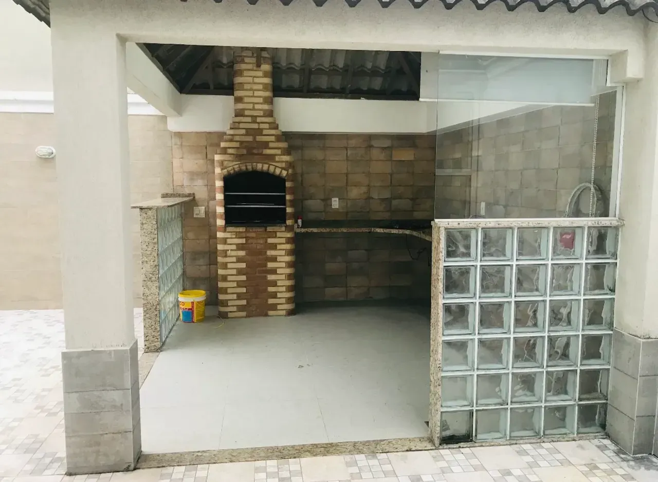 House with 4 bedrooms and 4 bathrooms and a separate kitchen — photo 9