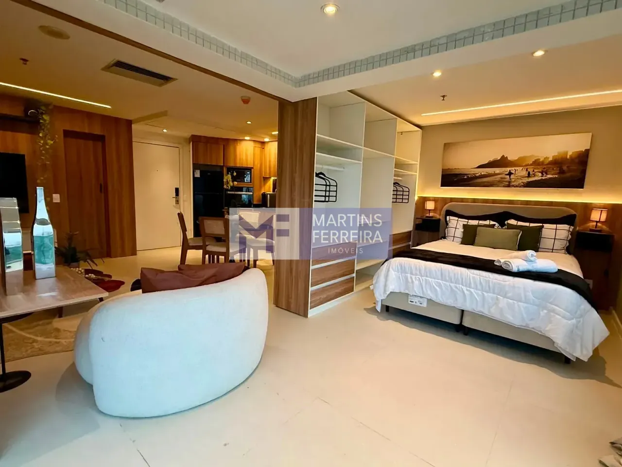 Furnished studio with balcony and open-plan kitchen — photo 14