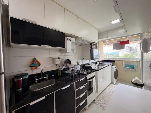 3-bedroom apartment with a glass-enclosed balcony — photo 14