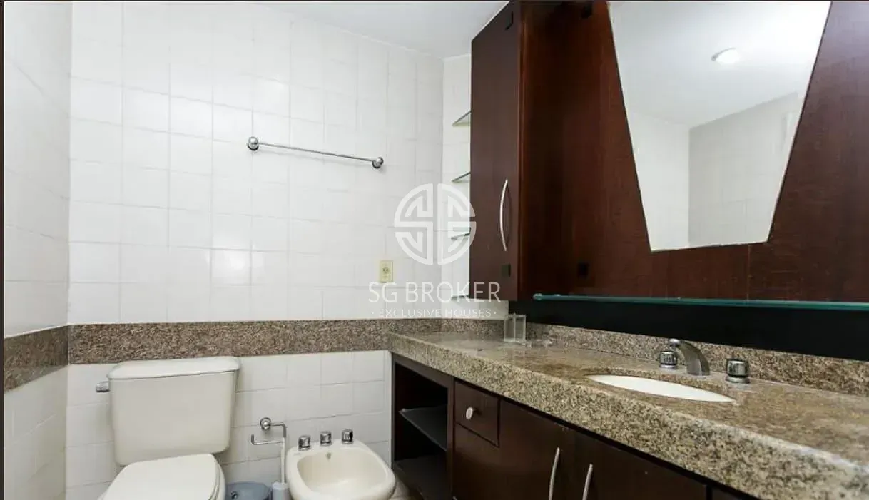 Apartment with 3 bedrooms and 5 bathrooms, with a balcony — photo 34