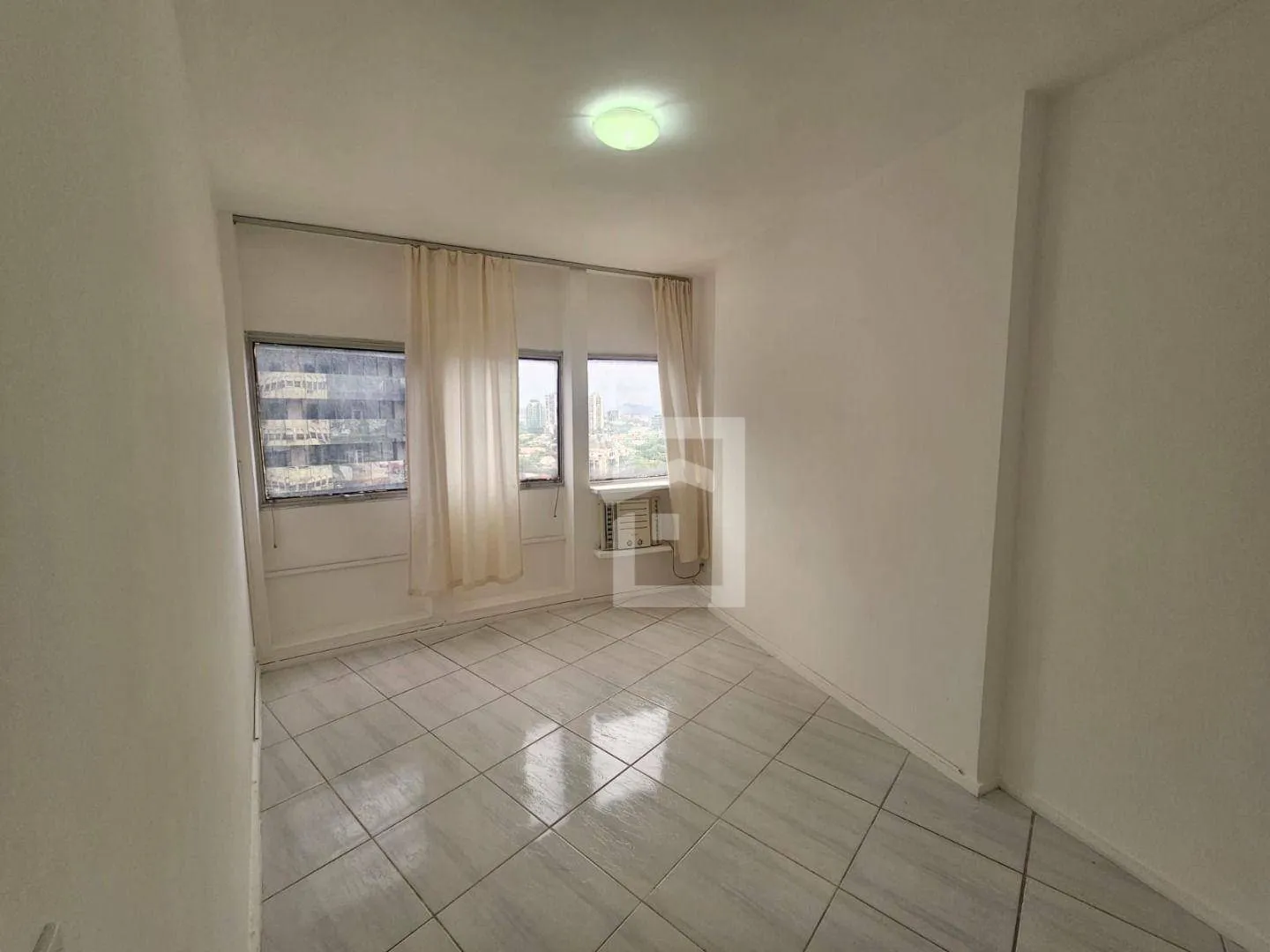 36 m² 1-bedroom suite apartment with parking — photo 3
