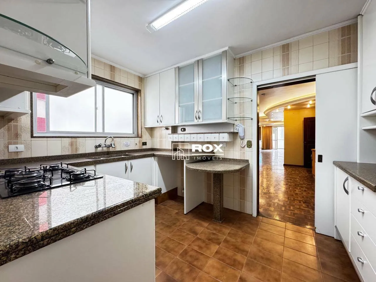 250 m² apartment with 3 bedrooms and a gas stove — photo 4