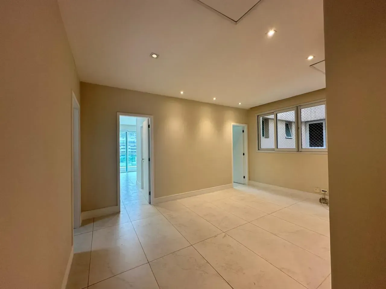 282 m² apartment with 4 bedrooms and 5 bathrooms — photo 5