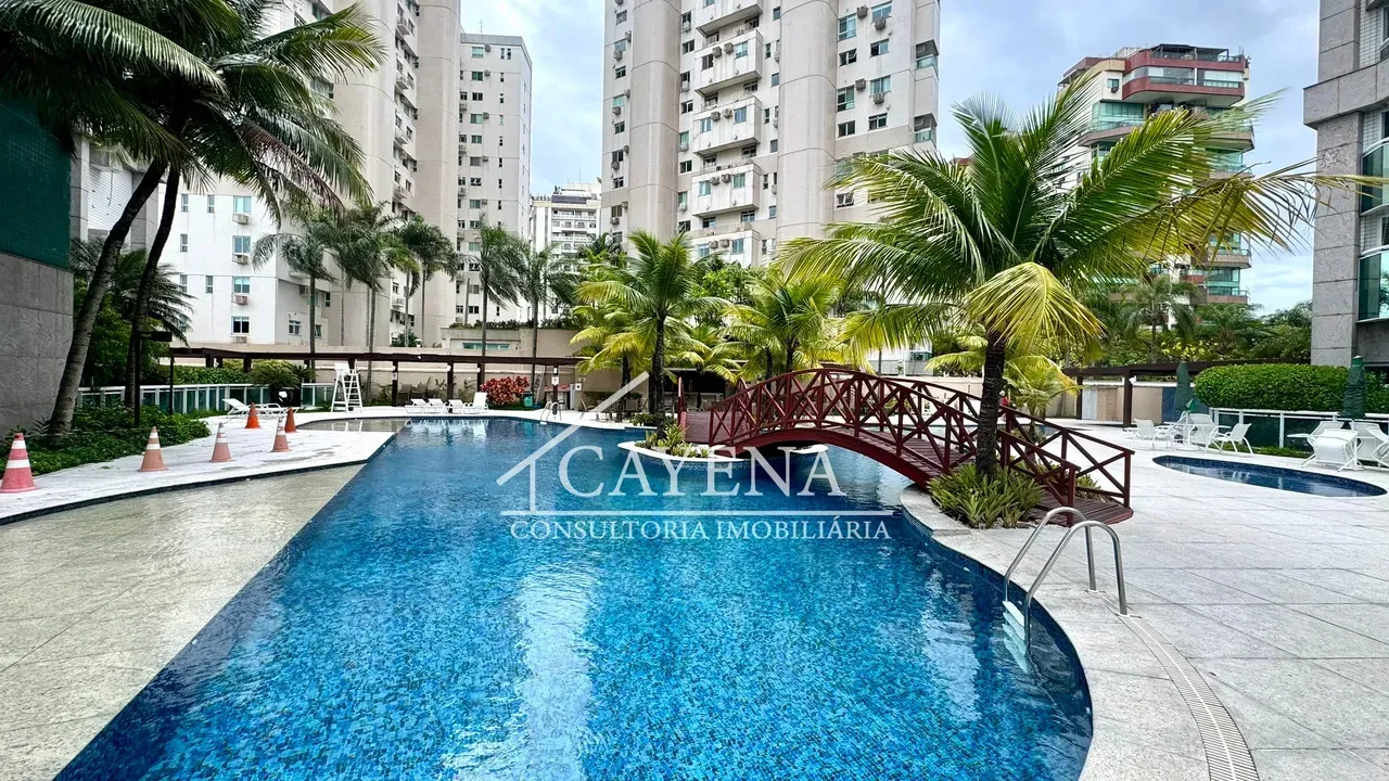 Furnished 4-bedroom apartment with glazed balcony — photo 33