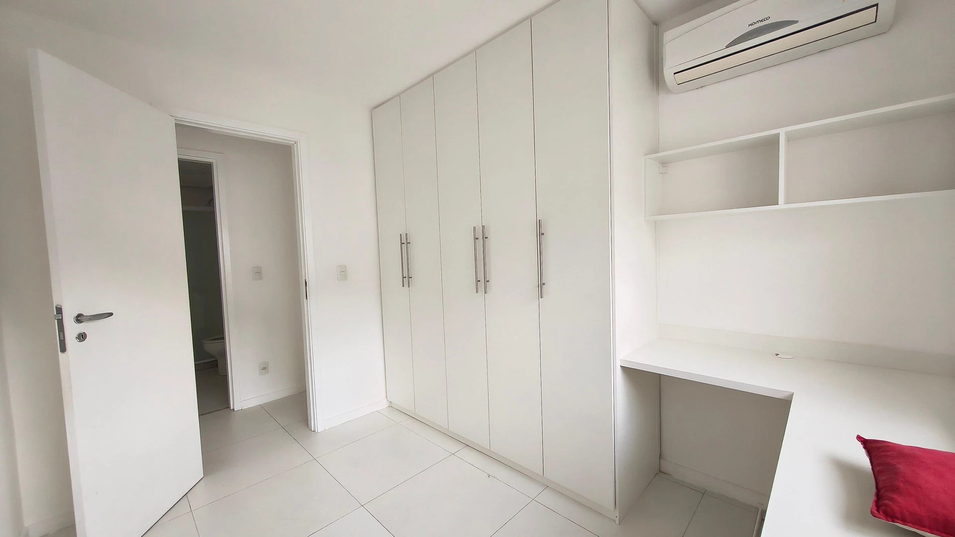 Unfurnished apartment with 2 bedrooms and 2 bathrooms — photo 15