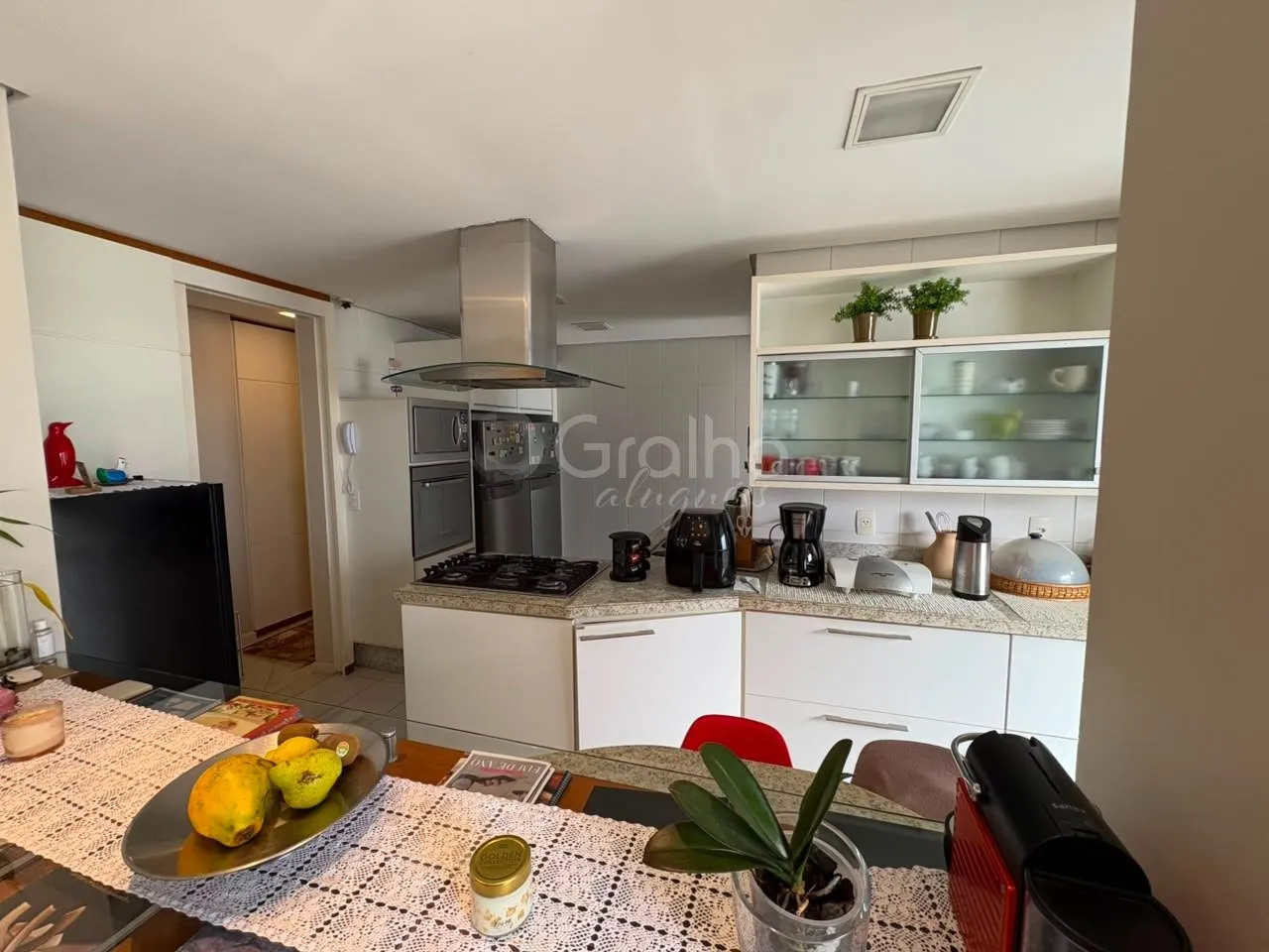 Furnished 3-bedroom apartment with an open-plan kitchen — photo 6