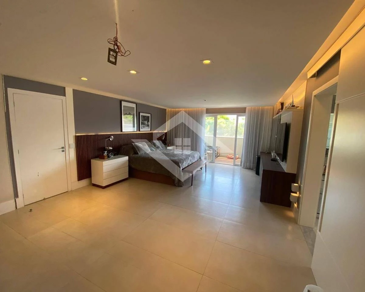6 quartos e banheira: casa de 1000 m² — photo 21