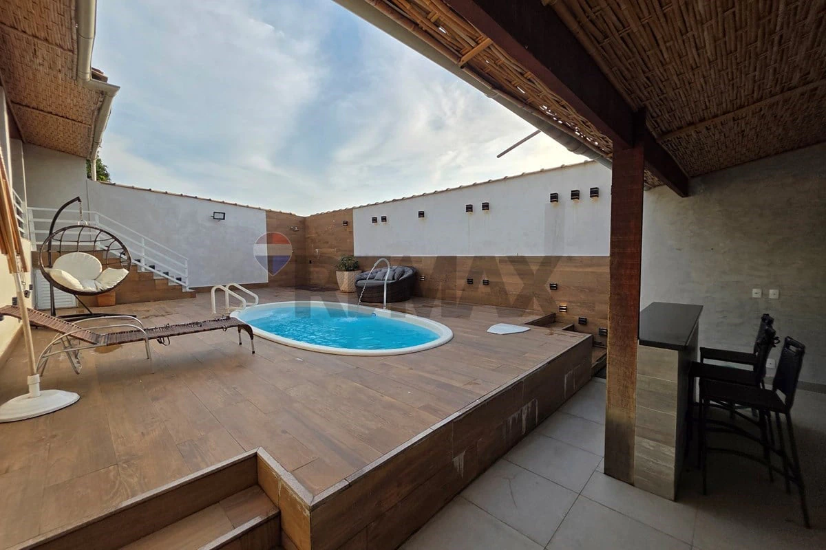 Balcony with a grill in a 3-bedroom house, 139 m² — photo 17