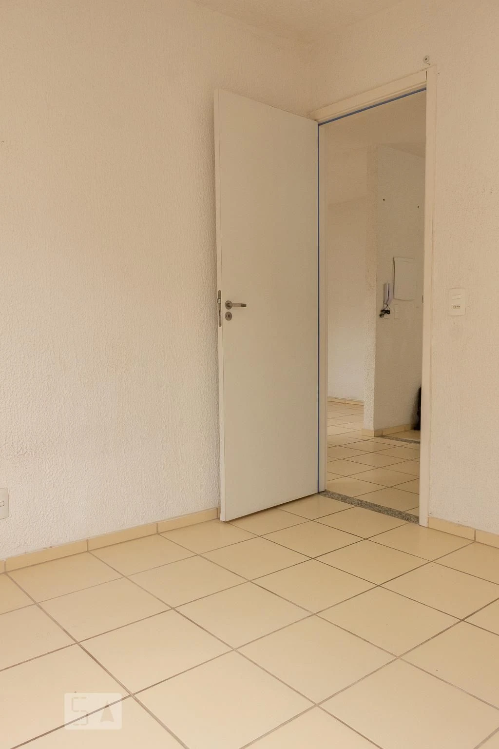 Unfurnished 2-bedroom apartment with closed kitchen — photo 4
