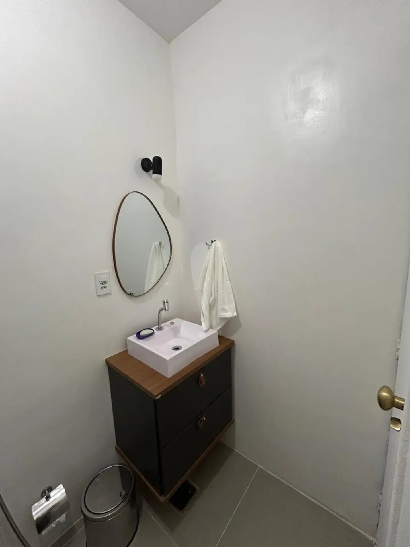 Apartment on the 6th floor with wood or laminate floors — photo 7