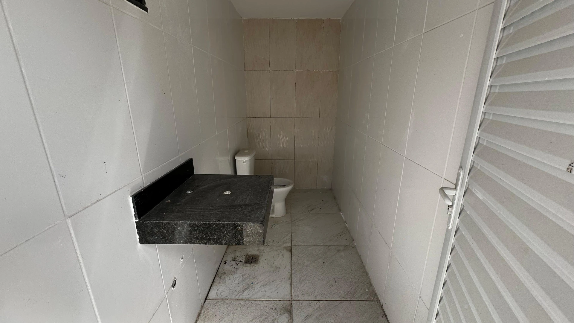 Casa com 4 quartos e 3 suítes, 2 vagas de garagem — photo 53