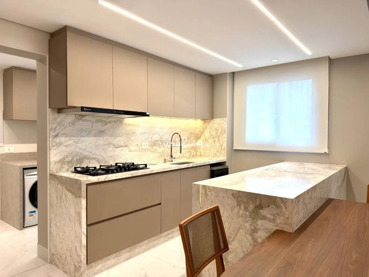 Floor-to-ceiling windows in a 3-bedroom apartment, 138 m² — photo 33