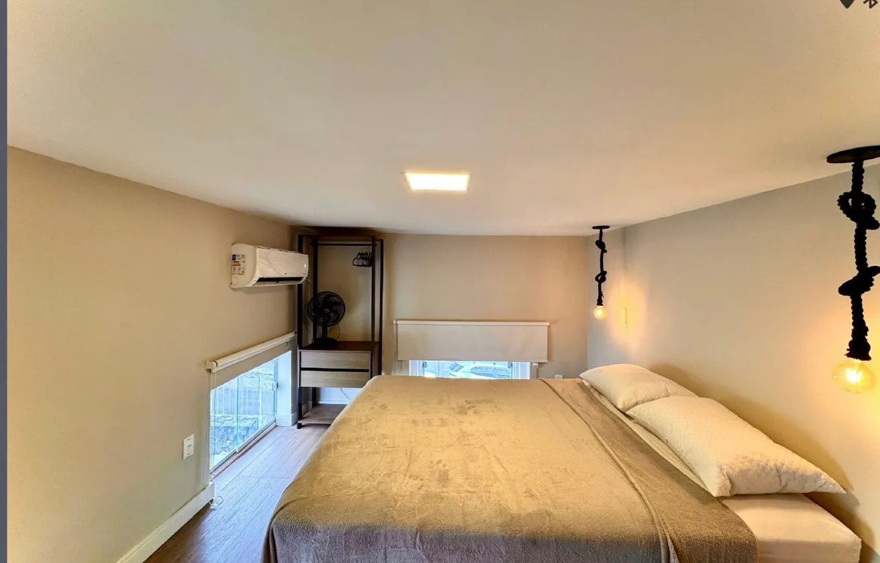 Furnished apartment, 25 m², with wood or laminate floors — photo 4