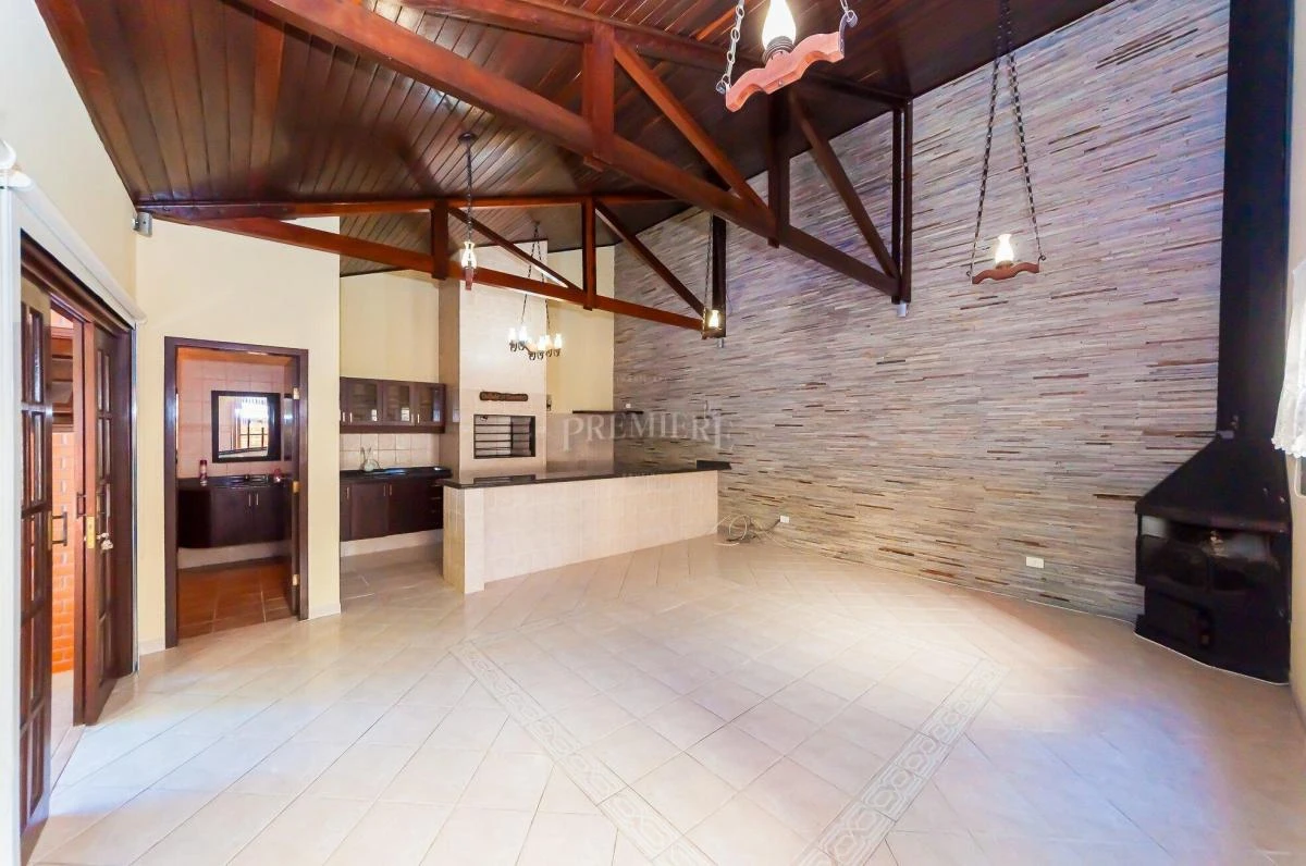 269 m² house with 4 bedrooms and shared pool