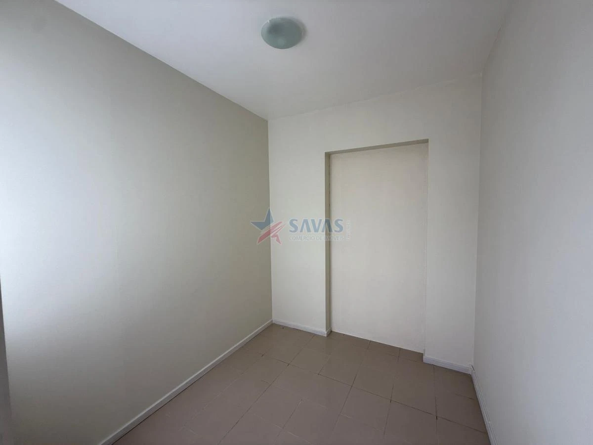 Glass-enclosed balcony in a 2-bedroom apartment, 88 m² — photo 24