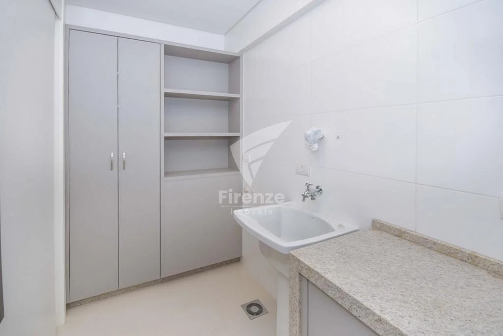 3-bedroom apartment with a home office in Curitiba — photo 21