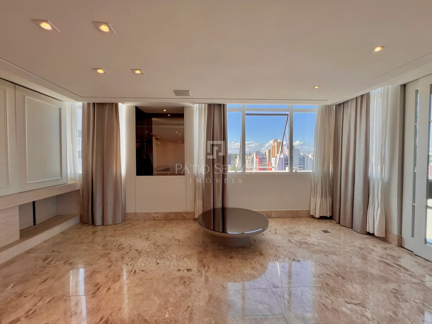 Гардеробная и 3 спальни: квартира 180 м² — photo 57