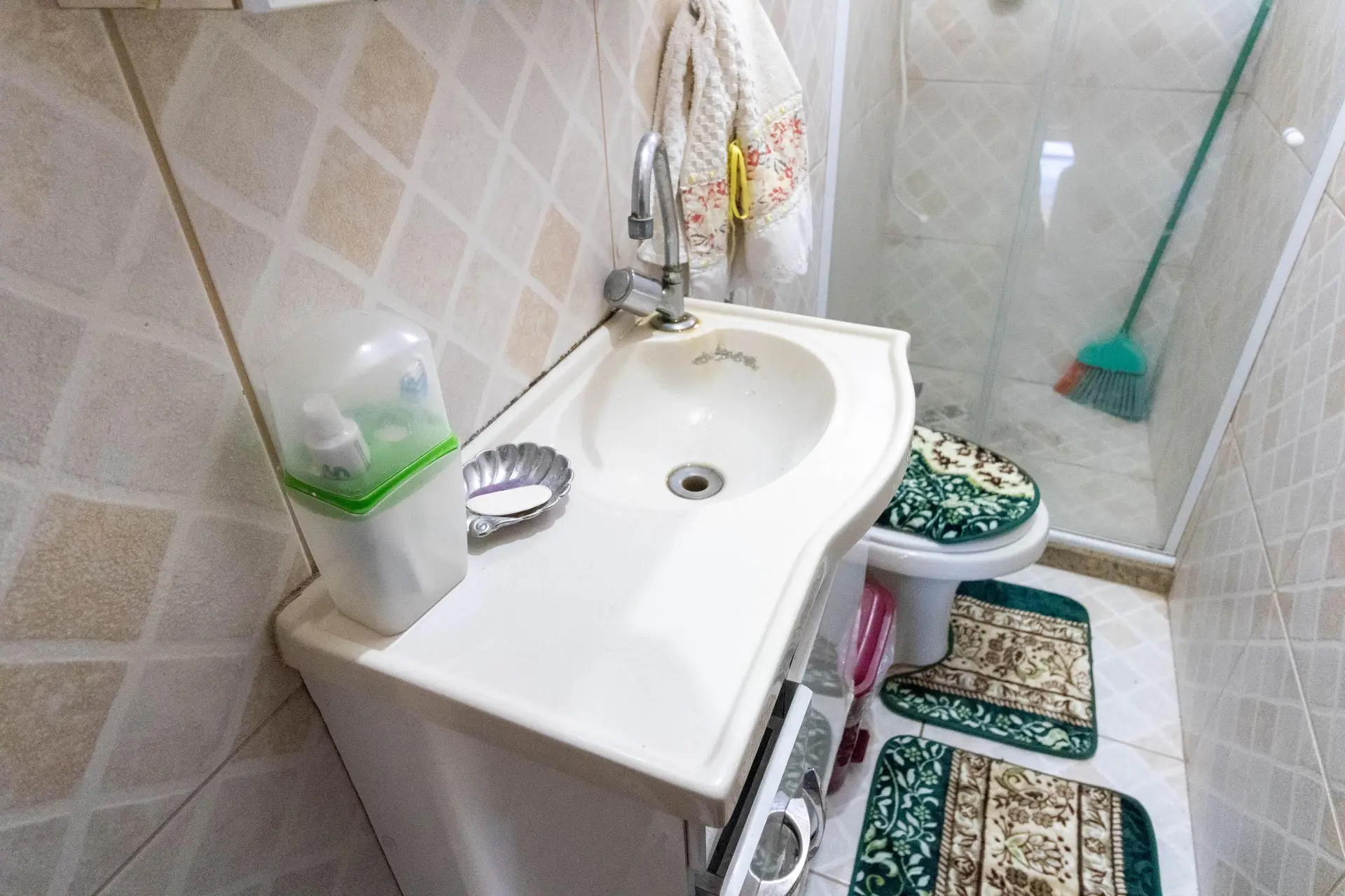 Casa mobiliada com 3 quartos e cozinha com fogão a gás — photo 44