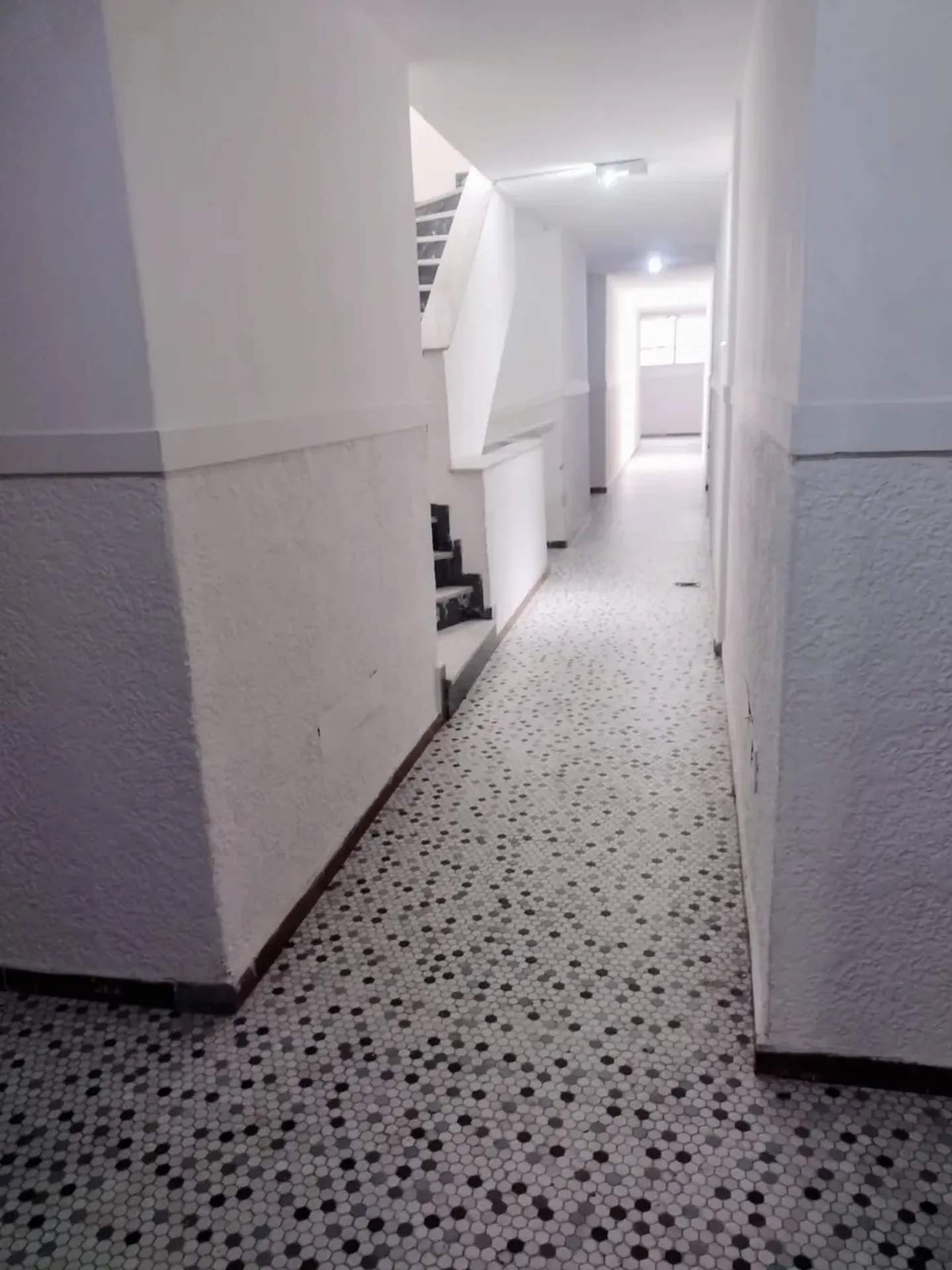 Apartment on the 4th floor with wood or laminate floors — photo 17
