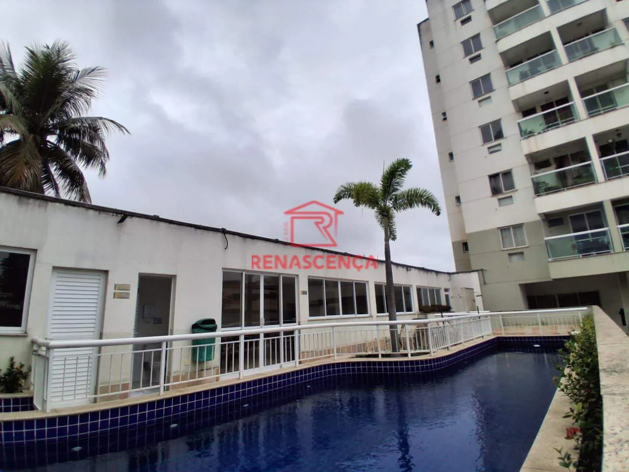 Apartamento de 2 dormitorios con vistas a la ciudad y montañas — photo 25