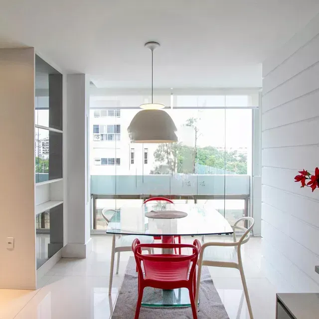 Furnished apartment, 105 m², with a glass-enclosed balcony — photo 10