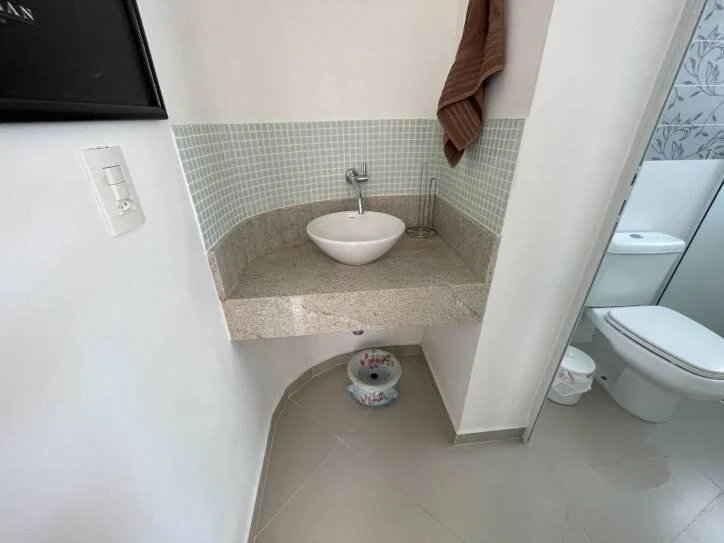 Ventanales de piso a techo y 4 dormitorios: casa de 400 m² — photo 29