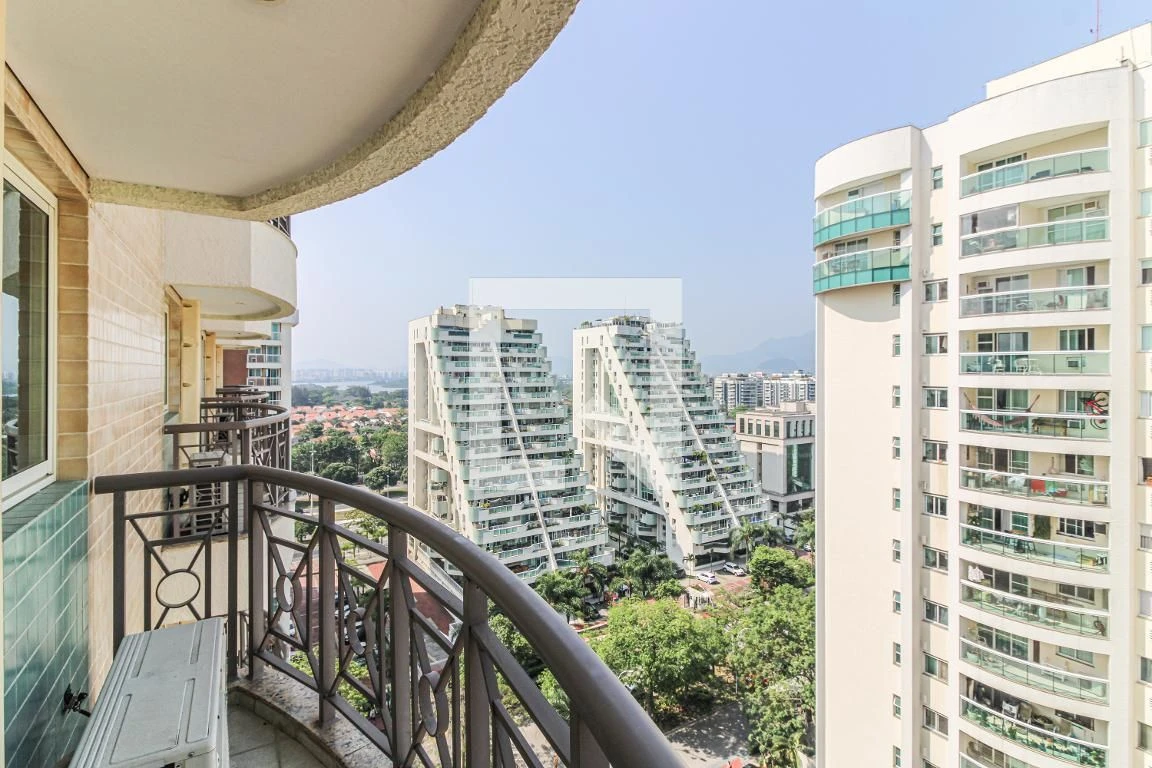 Apartamento mobiliado com 1 quarto e varanda