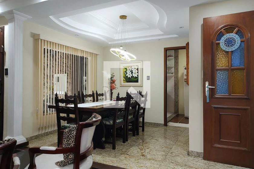 Unfurnished house with 5 bedrooms and 323 m² plus BBQ area