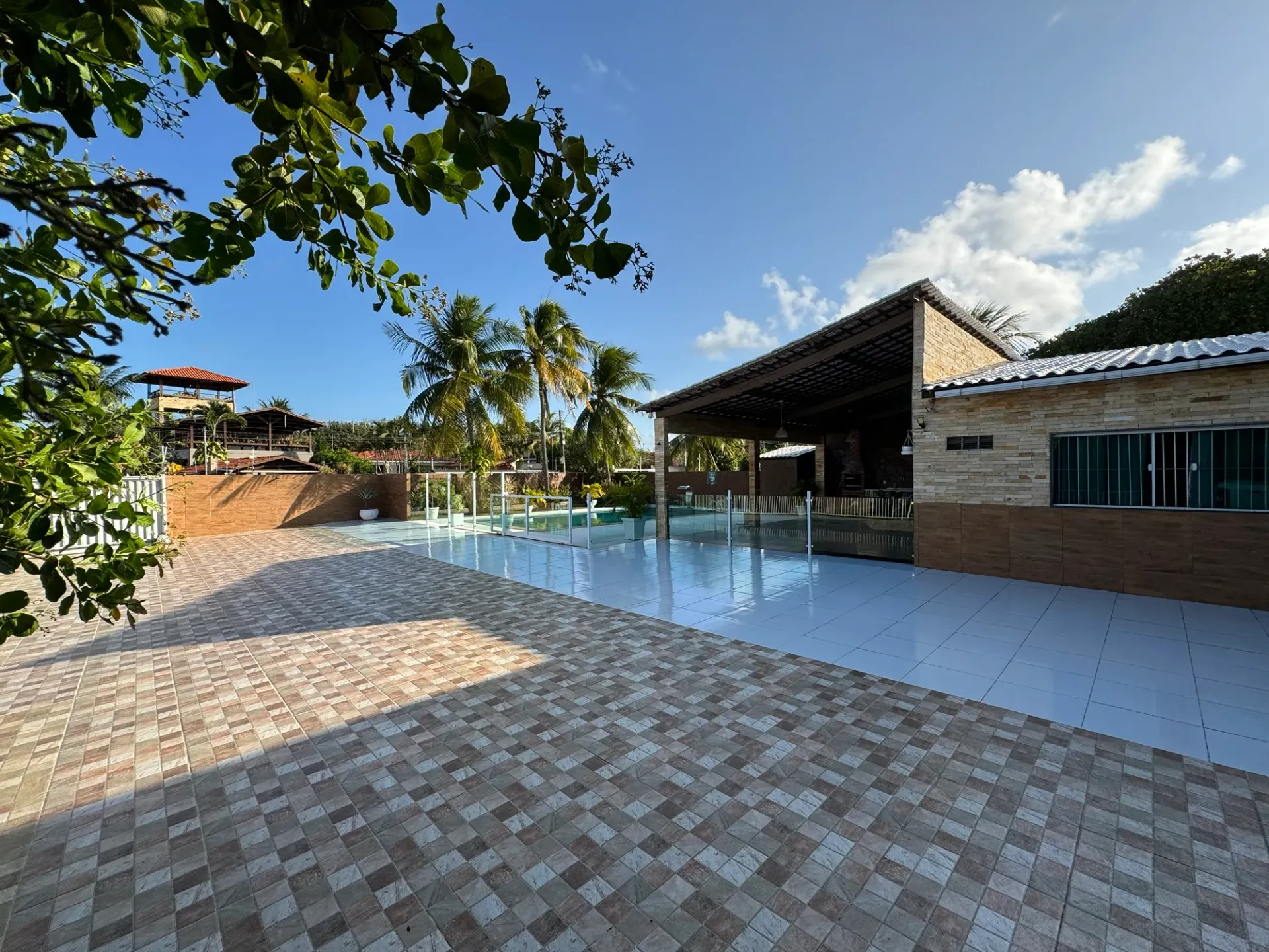 Furnished house with 5 en-suite bedrooms and private garden — photo 23