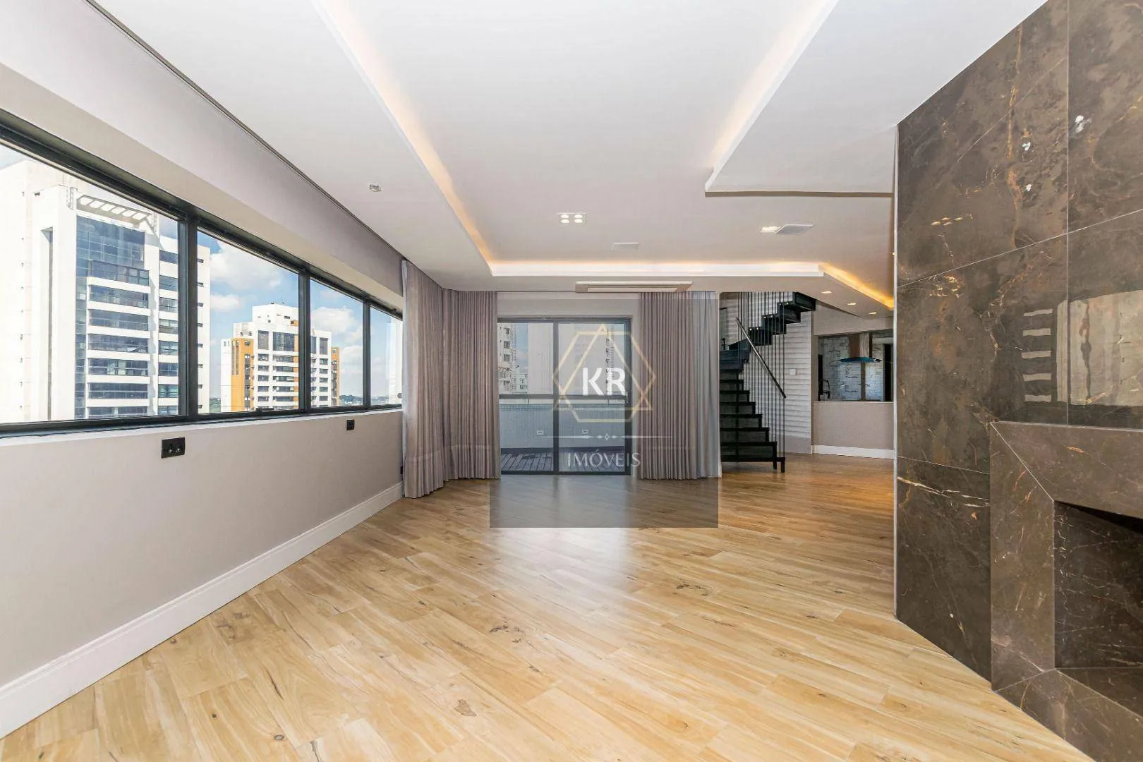 Furnished 272 m² apartment with 3 en-suites and 4 parking — photo 32