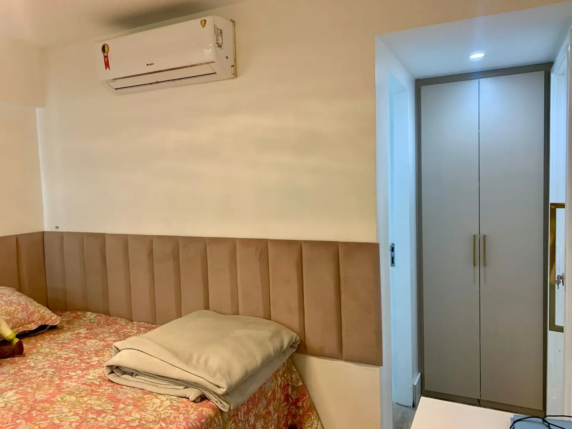 Furnished 4-bedroom apartment with open-plan kitchen — photo 22
