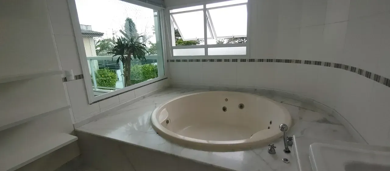 Apartamento sem mobília com 4 quartos e 5 banheiros — photo 12