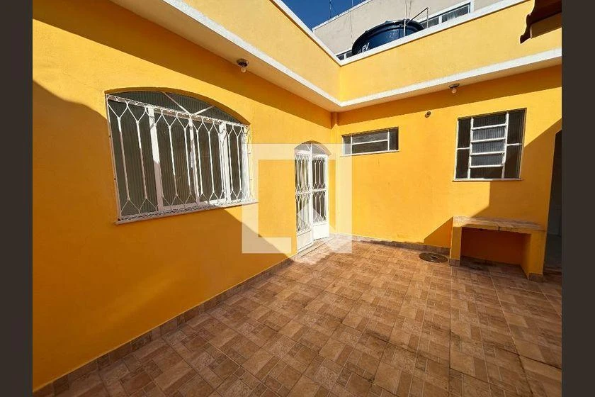 Balcony with a grill in a one-bedroom house, 62 m² — photo 24