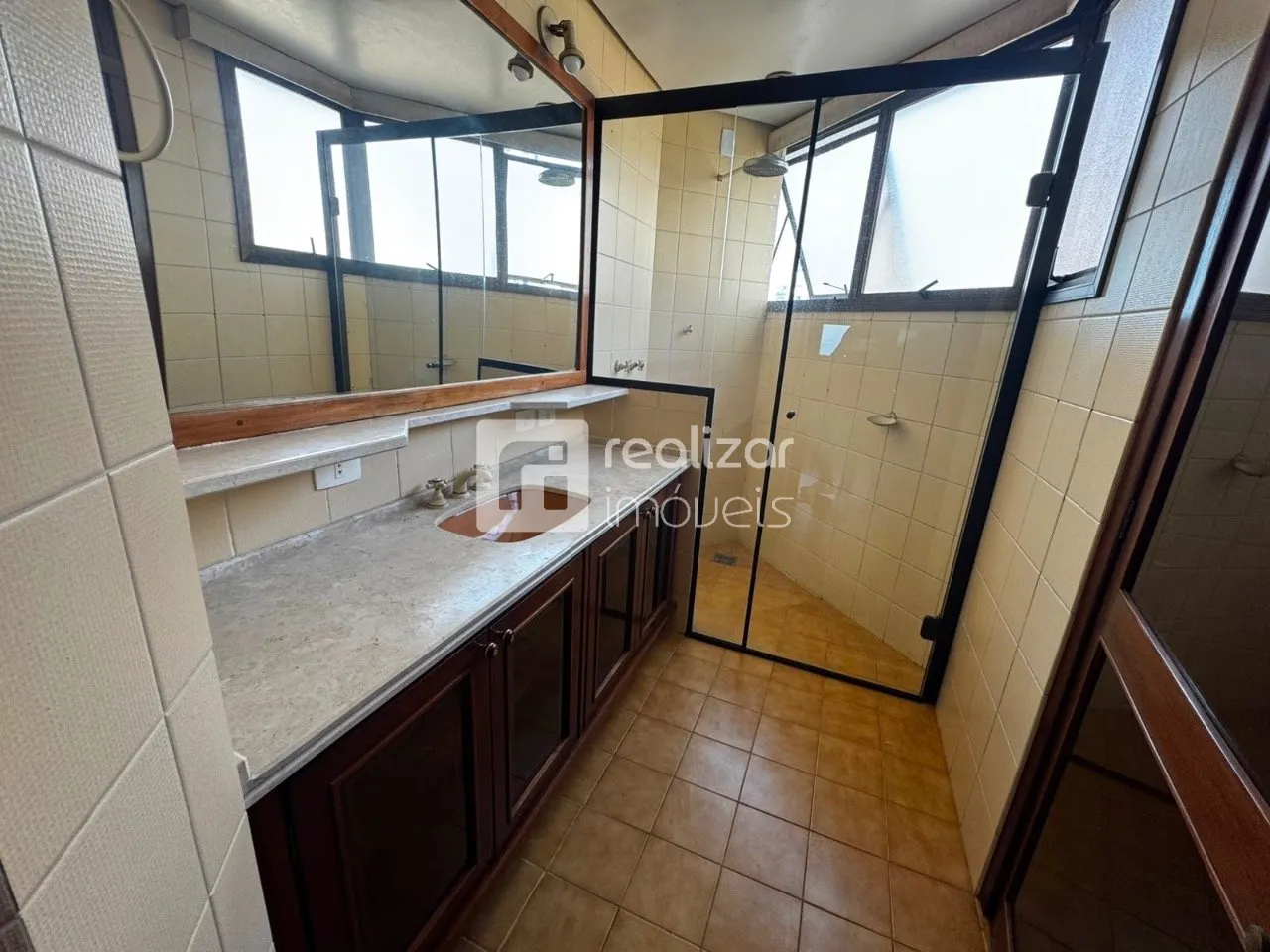 Apartamento de 290 m² com 4 dormitórios e varanda envidraçada — photo 25