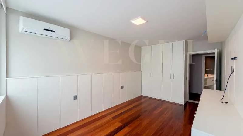 Apartment, 465 m², with floor-to-ceiling windows — photo 10