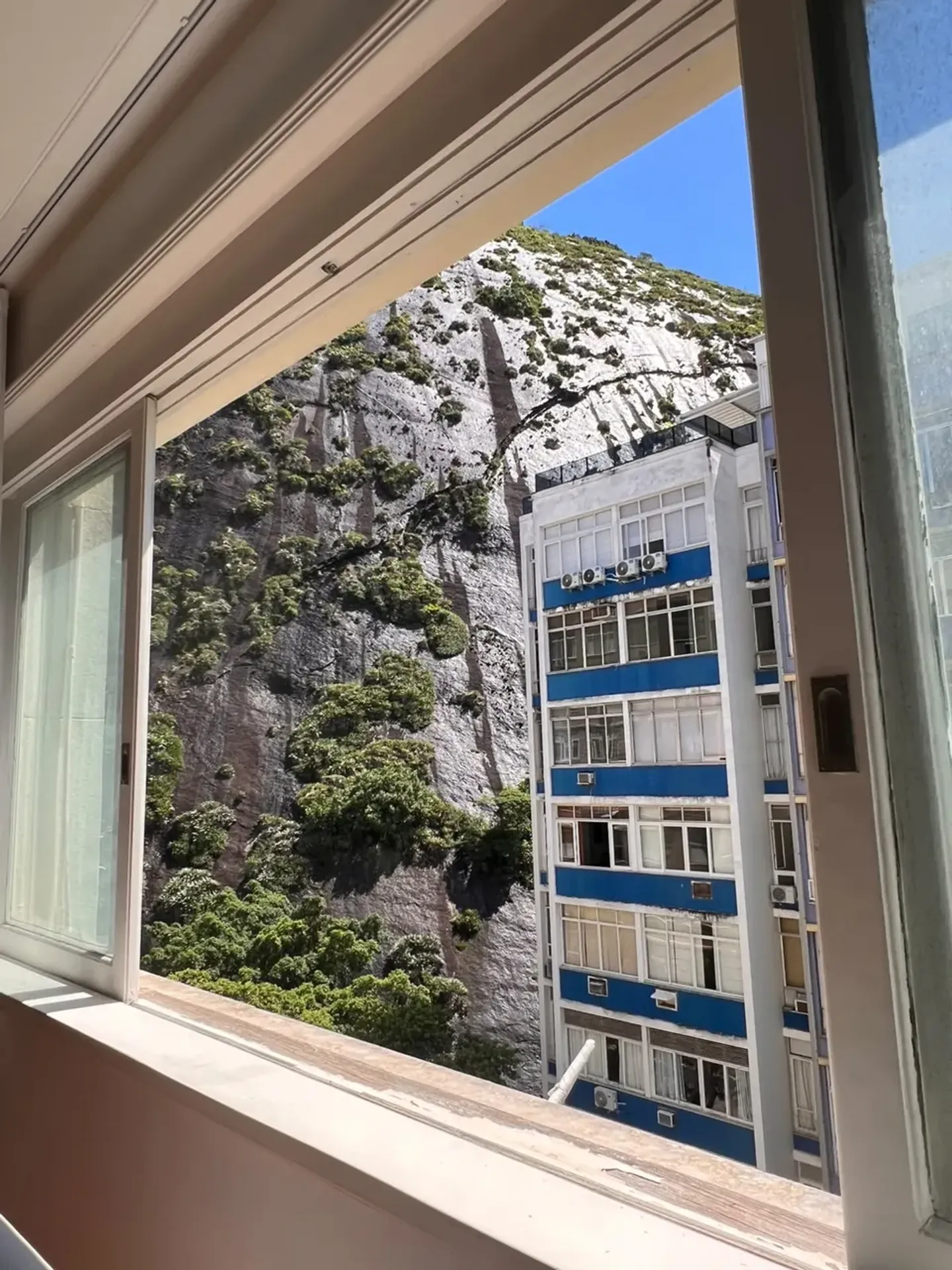 3-bedroom apartment with a bathtub in Rio de Janeiro — photo 17