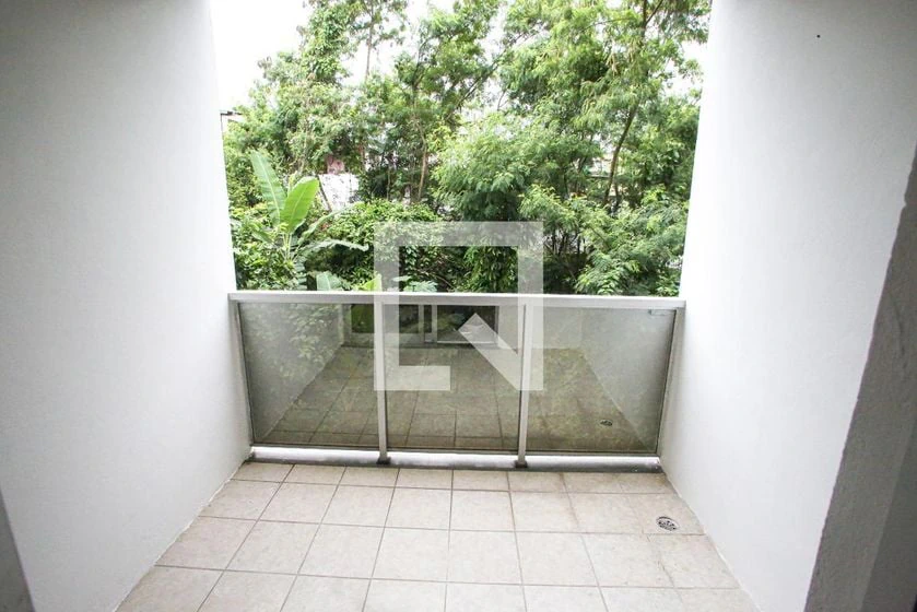2-bedroom apartment in a building with a gym — photo 11