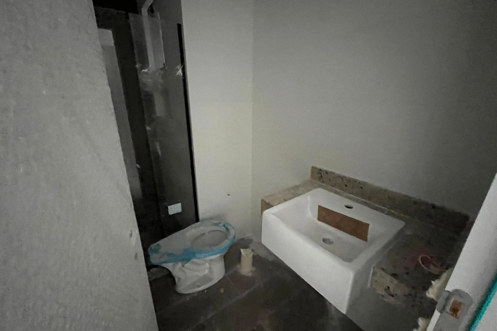 2-bedroom apartment with a mountain view — photo 28